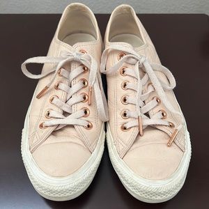 Converse Leather all star dusty pink low tops sz8